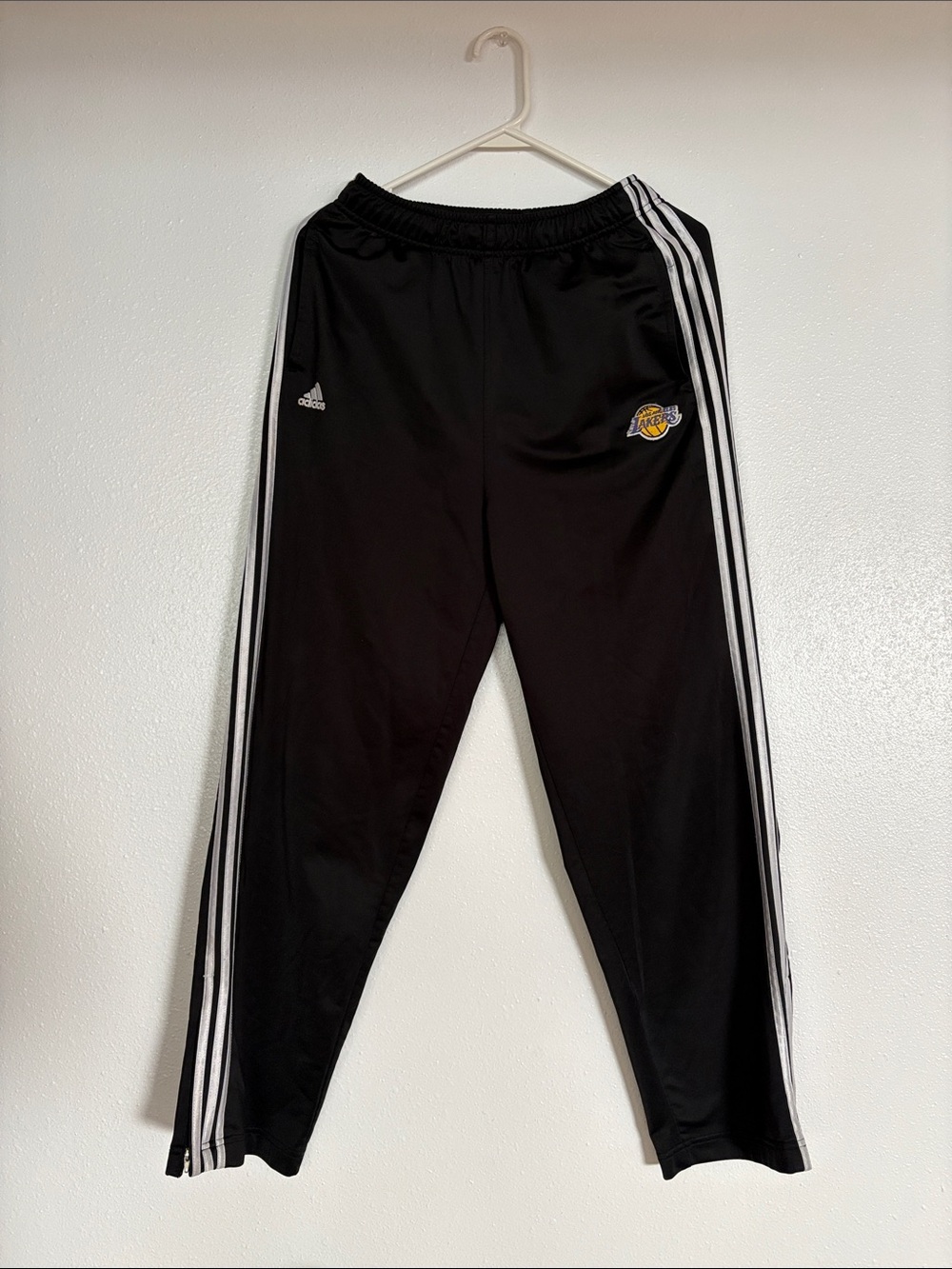 adidas Black Kids Joggers w/ White Stripes and Los Angeles Lakers Patch Size XL